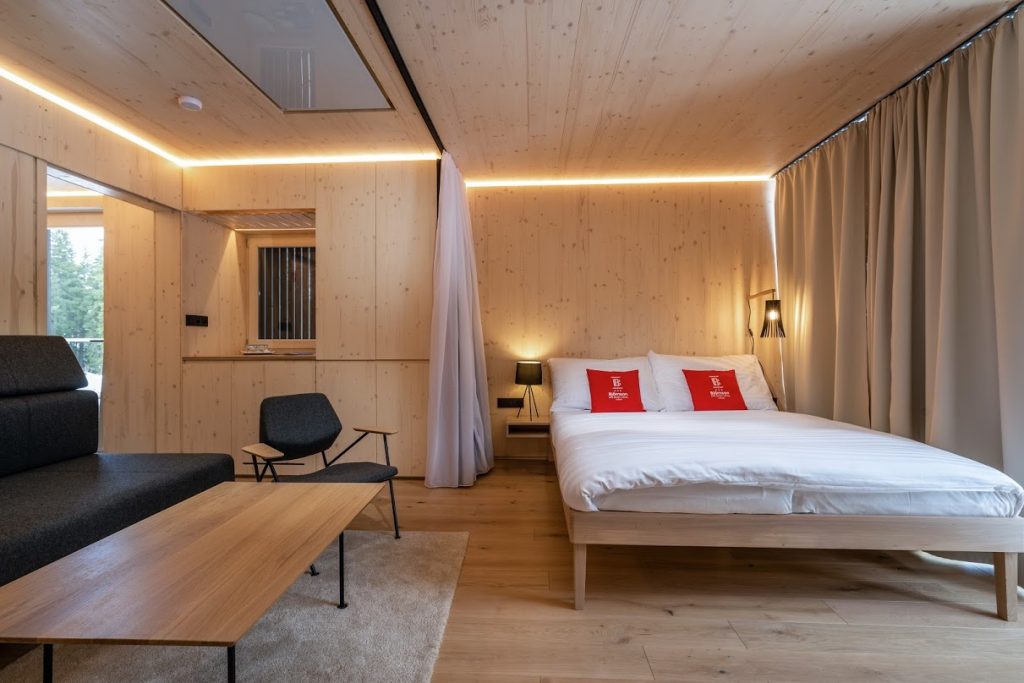 Björnson Tree Houses izba s výhľadom na prírodu v Jasnej
