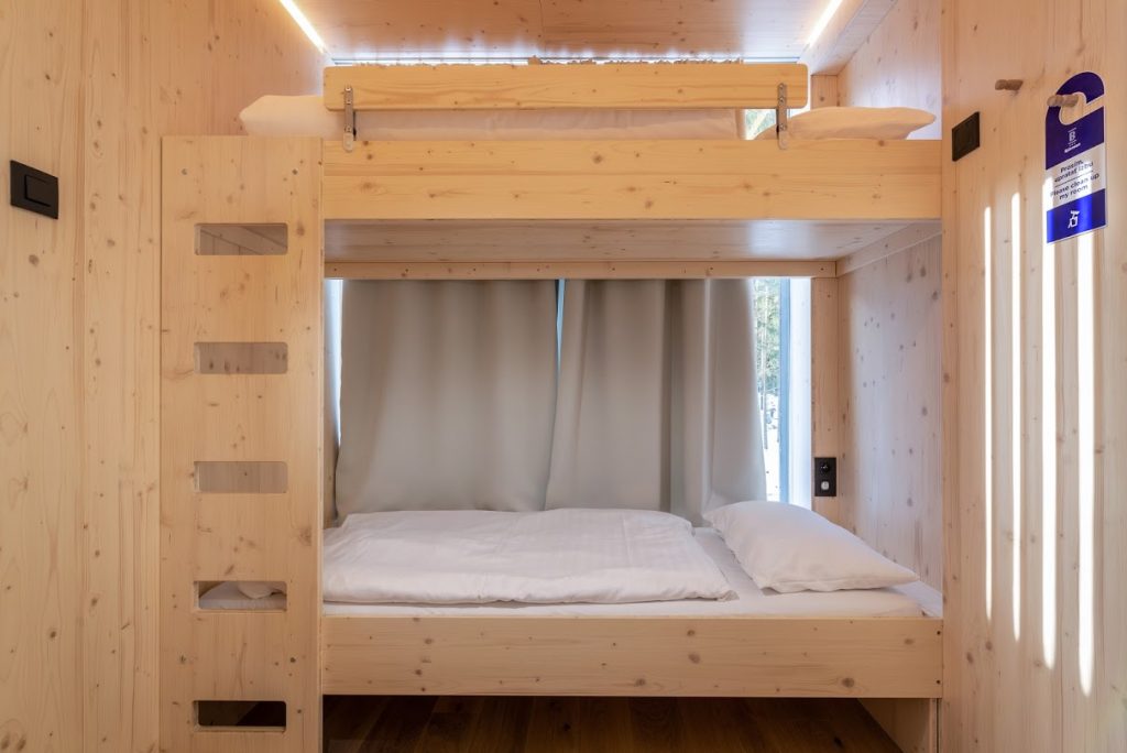 Björnson Tree Houses izba s výhľadom na prírodu v Jasnej