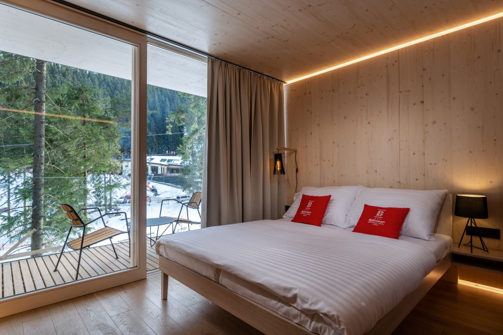 Björnson Tree Houses izba s výhľadom na prírodu v Jasnej