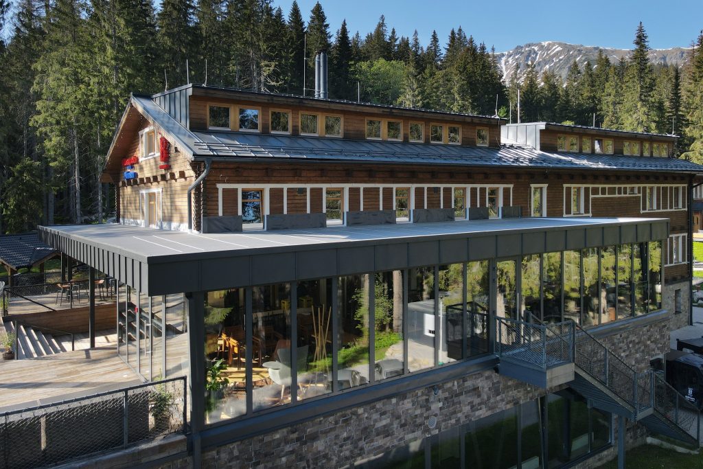 Hotel Björnson uprostred lyžiarskeho strediska Jasná